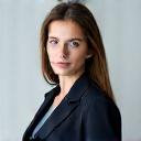 Portrait de Chloé Martin, Responsable Conformité & Suivi